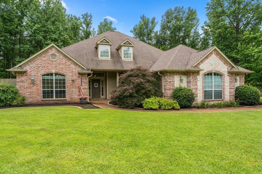 Property photo for 11240 Marsh Wren Circle, Flint, TX