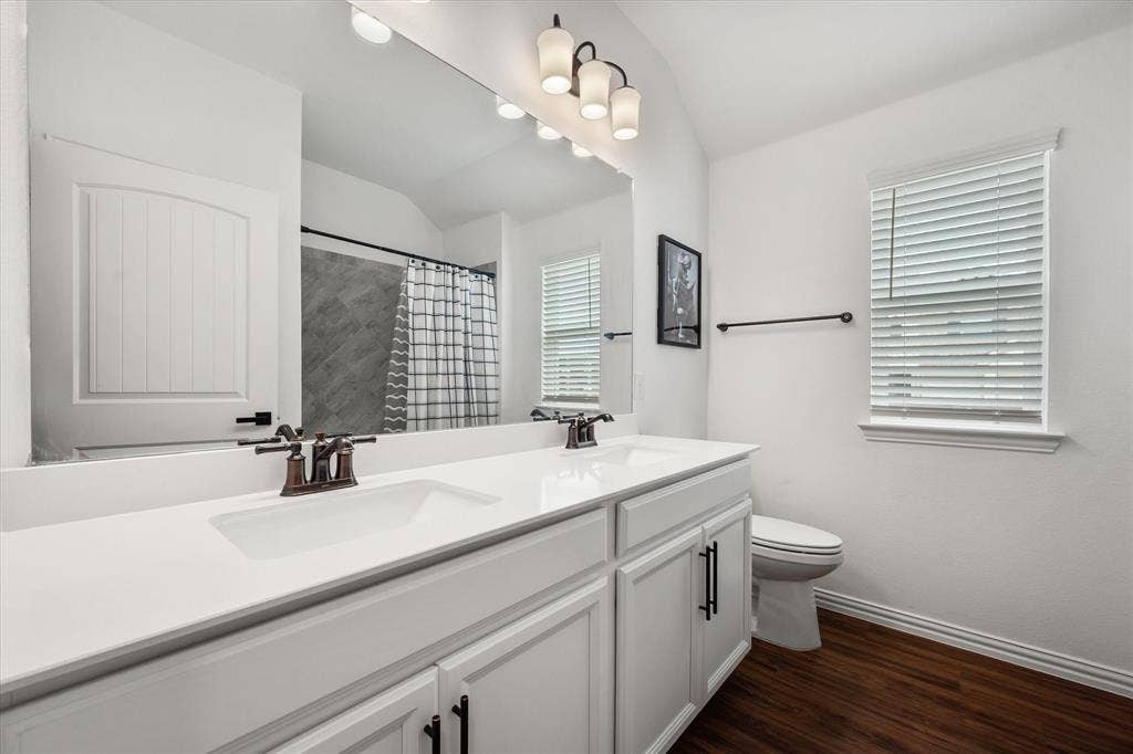 Full bath #2 with double sinks