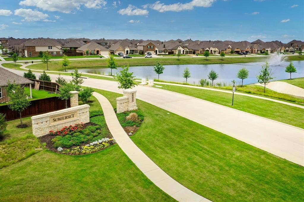 Located in the beautiful Somerset Community