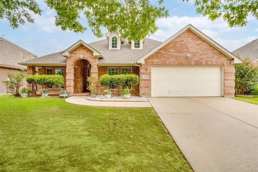 Property photo for 4524 Embercrest Lane, Fort Worth, TX