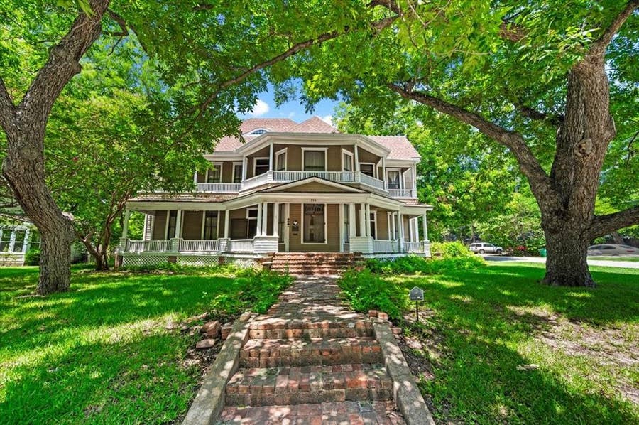 Property photo for 200 S Hawkins Street, Waxahachie, TX