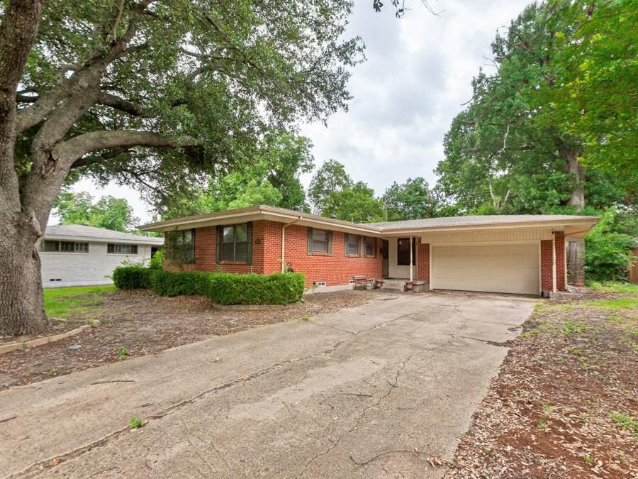 Property photo for 917 Blossom Circle, Garland, TX