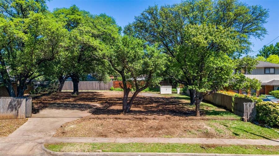Property photo for 9972 Elmada Lane, Dallas, TX