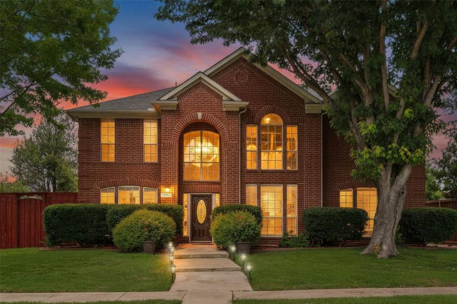 Property photo for 10903 Sweetwater Drive, Frisco, TX