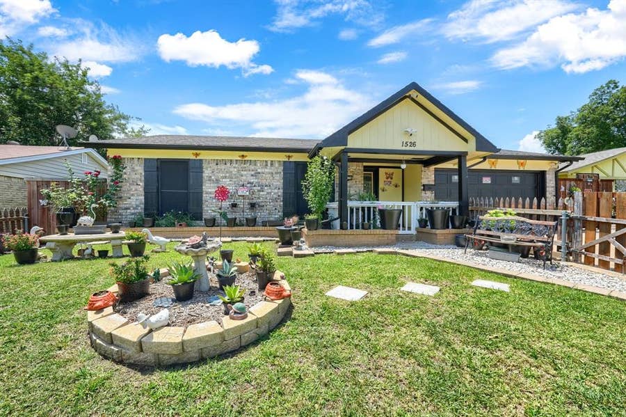 Property photo for 1526 Bitter Creek Drive, Garland, TX