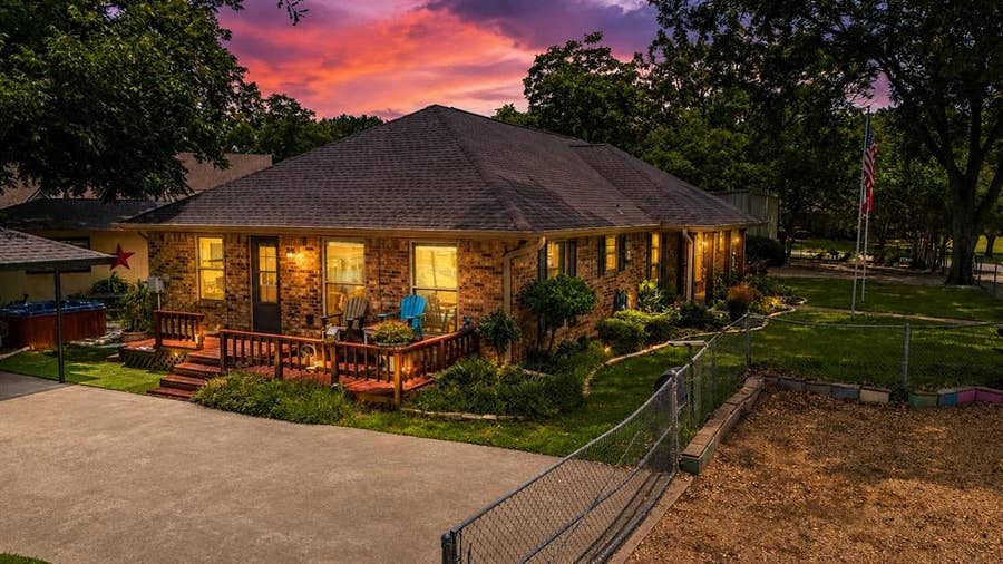 Property photo for 102 Misty Glen Circle, Gun Barrel City, TX