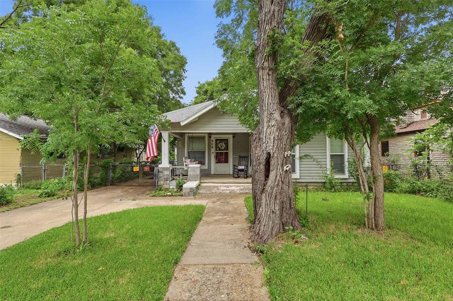 Property photo for 908 N Winnetka Avenue, Dallas, TX