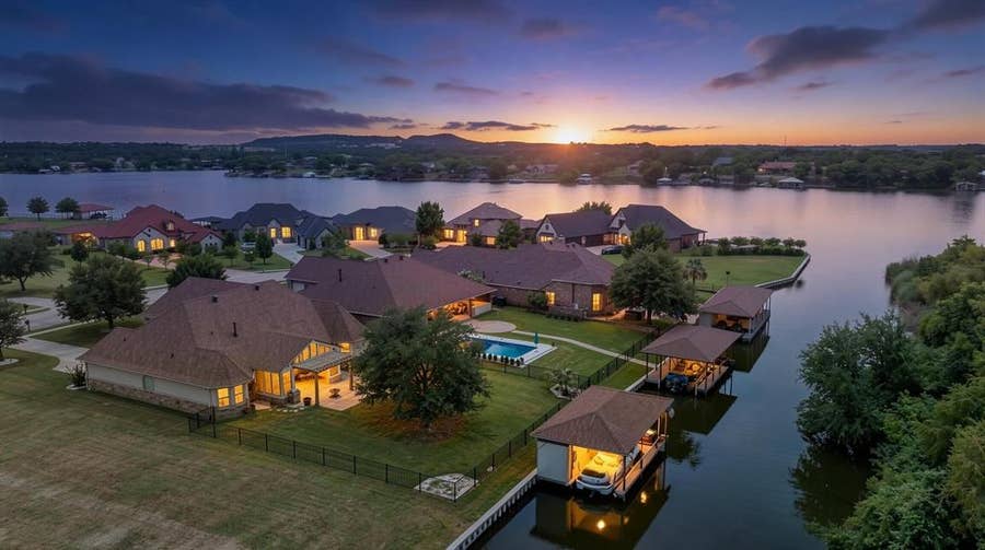 Property photo for 1011 Sunset Bay Court, Granbury, TX
