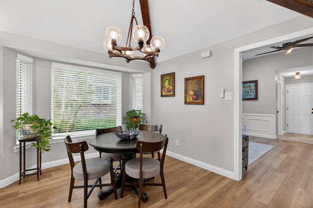 1415 Horton Drive, Cedar Hill, TX 75104 Nice eating area