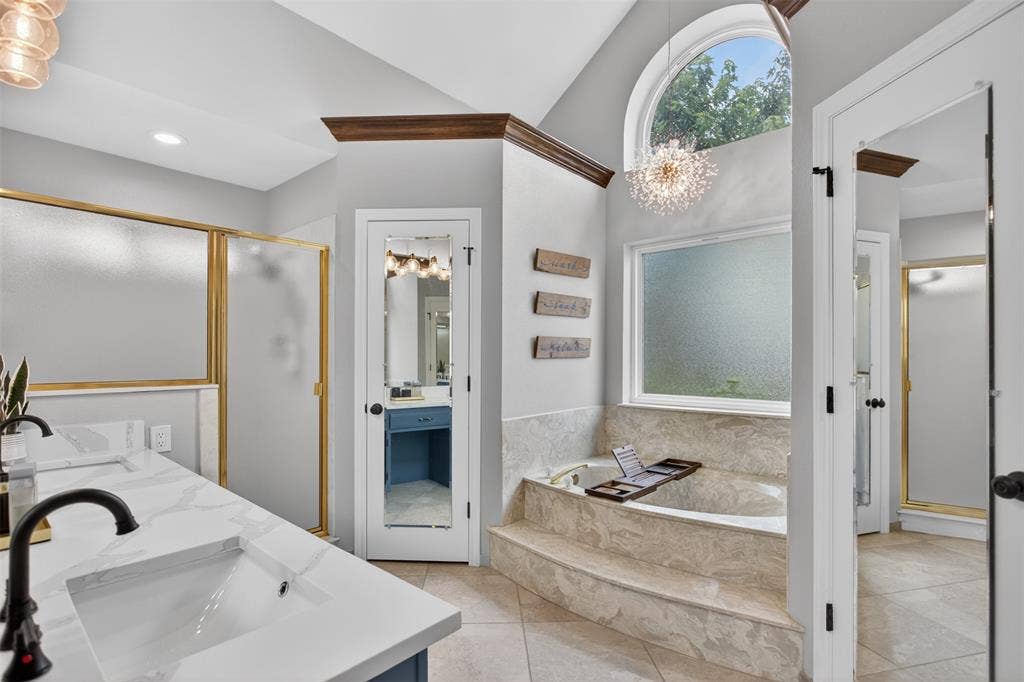 1415 Horton Drive, Cedar Hill, TX 75104 Primary bathroom
