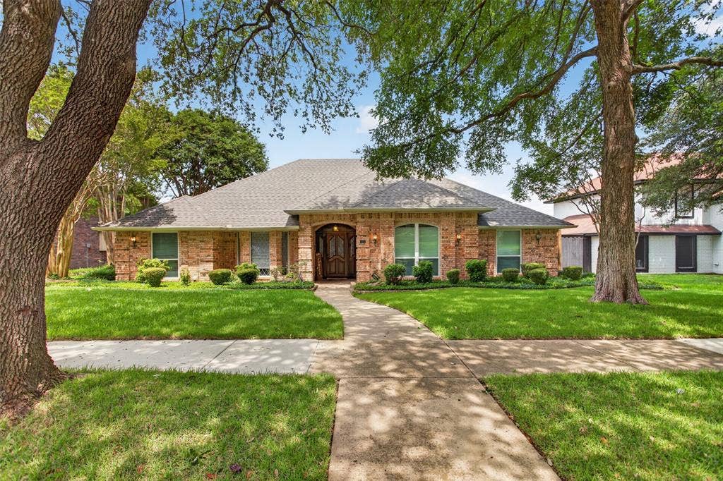 1415 Horton Drive, Cedar Hill, TX 75104 Wonderful curb appeal