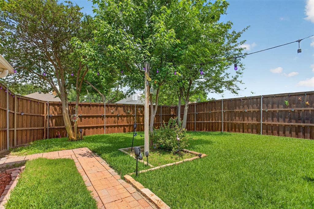 1415 Horton Drive, Cedar Hill, TX 75104 Nice yard