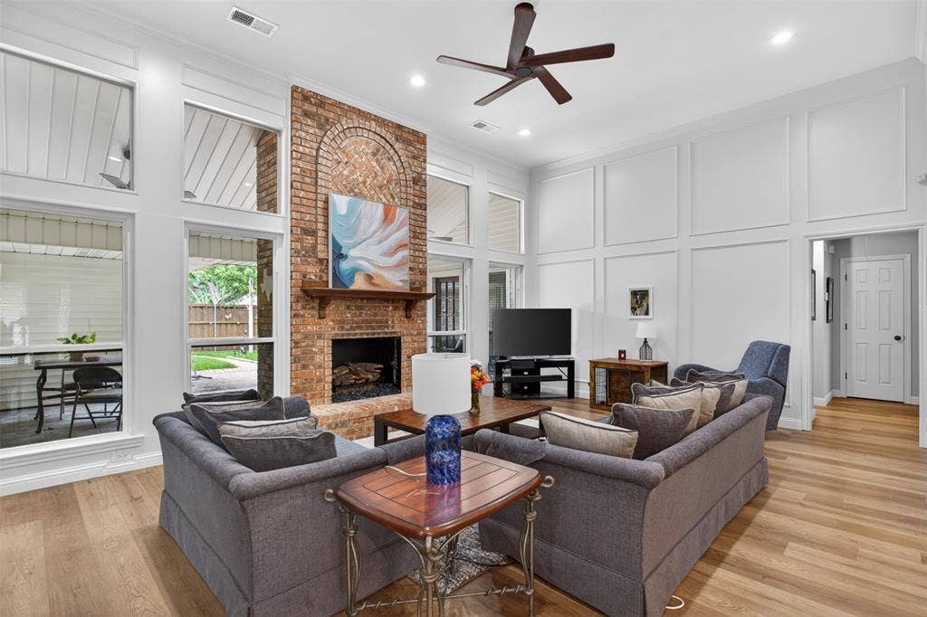 1415 Horton Drive, Cedar Hill, TX 75104 Huge living room