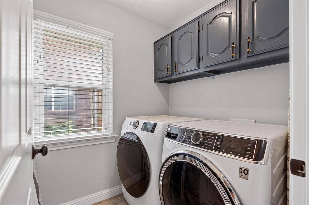 1415 Horton Drive, Cedar Hill, TX 75104 Laundry