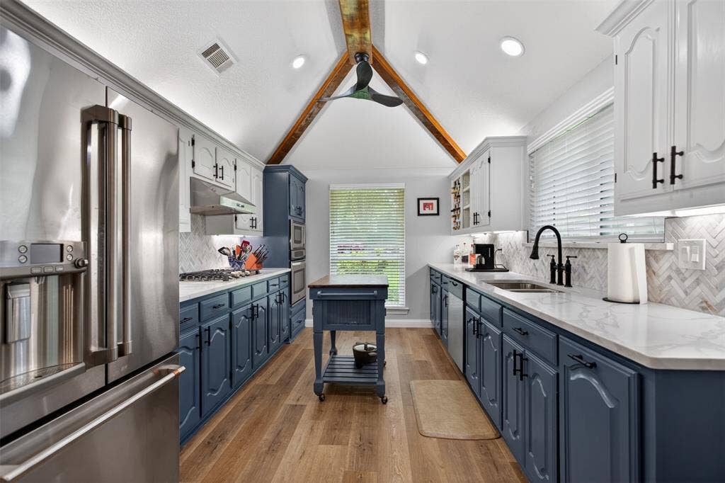 1415 Horton Drive, Cedar Hill, TX 75104 Loaded kitchen with quartz c tops