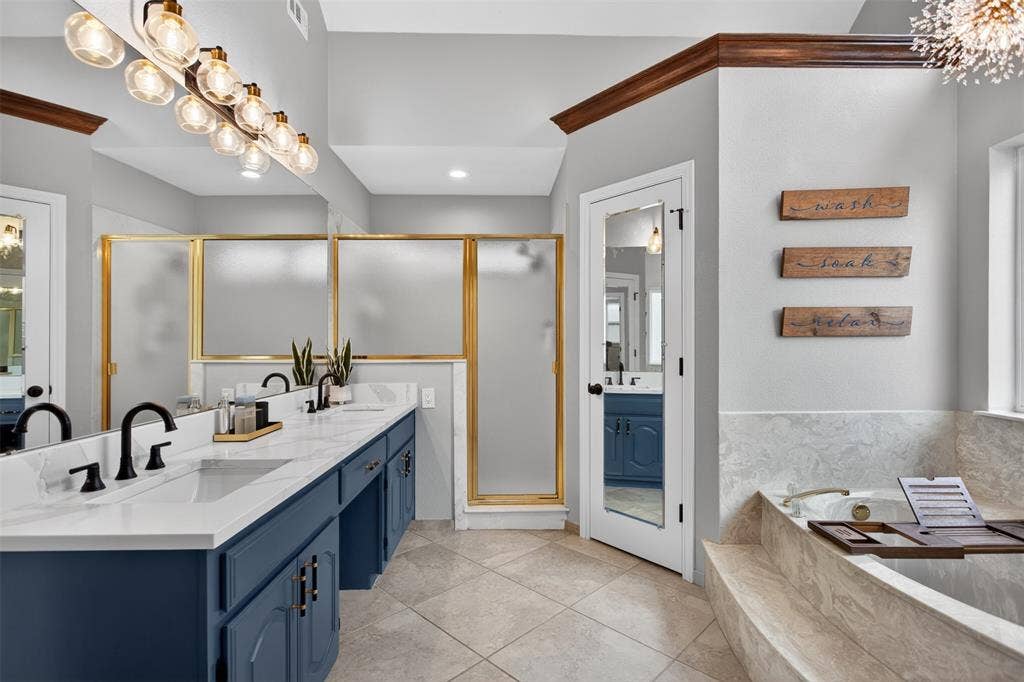 1415 Horton Drive, Cedar Hill, TX 75104 Primary bath