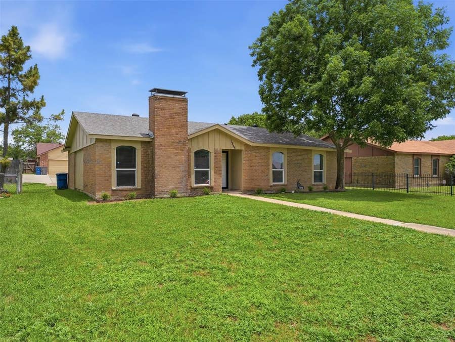 Property photo for 1373 Oakbluff Drive, Lancaster, TX