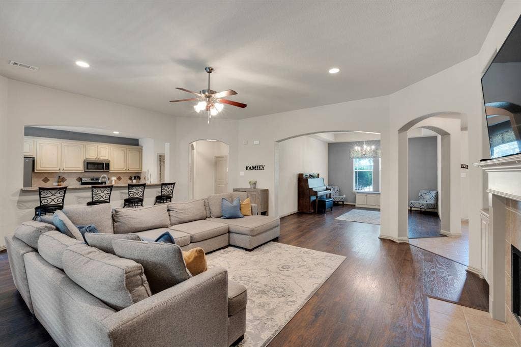 5009 Prosperity Row, Midlothian, TX 76065 5009 Prosperity Row, Midlothian, TX 76065