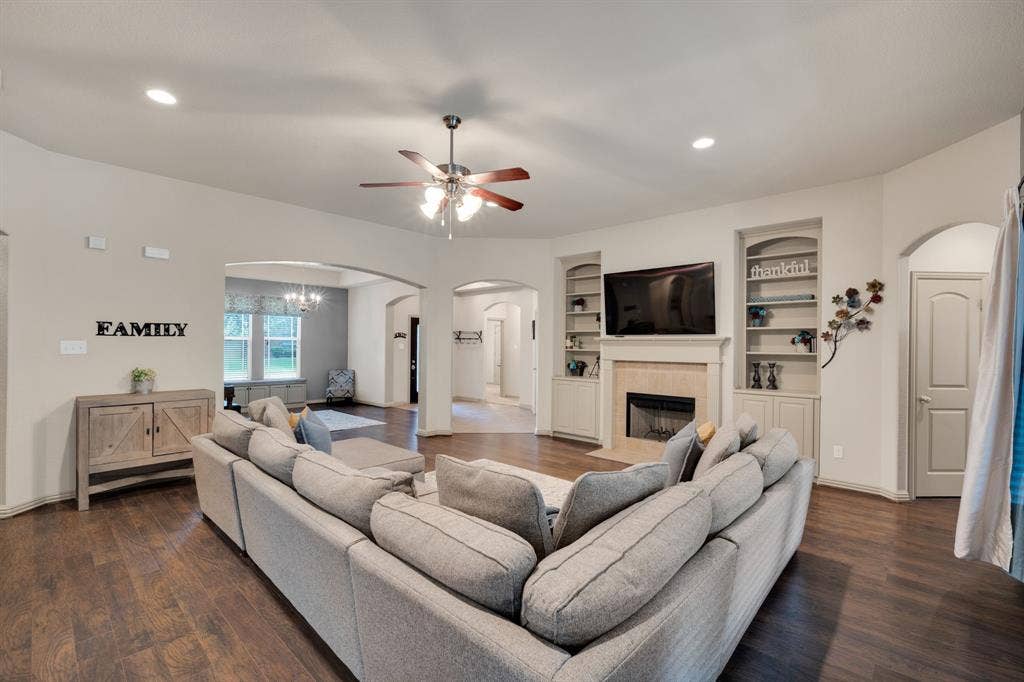 5009 Prosperity Row, Midlothian, TX 76065 5009 Prosperity Row, Midlothian, TX 76065