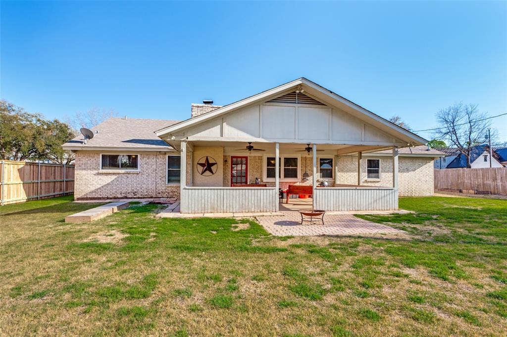 212 Casas Del Sur Street, Granbury, TX 76049 212 Casas Del Sur Street, Granbury, TX 76049