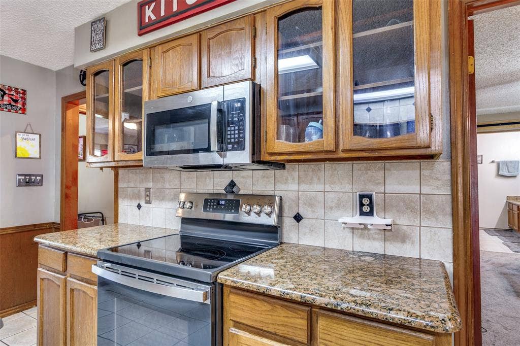 212 Casas Del Sur Street, Granbury, TX 76049 212 Casas Del Sur Street, Granbury, TX 76049