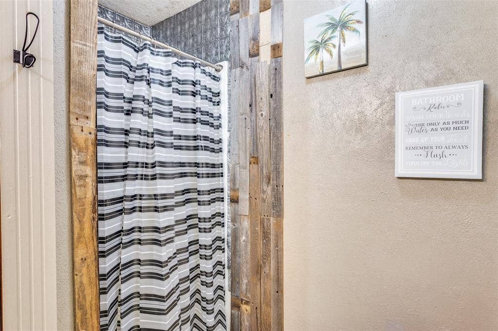 212 Casas Del Sur Street, Granbury, TX 76049 212 Casas Del Sur Street, Granbury, TX 76049