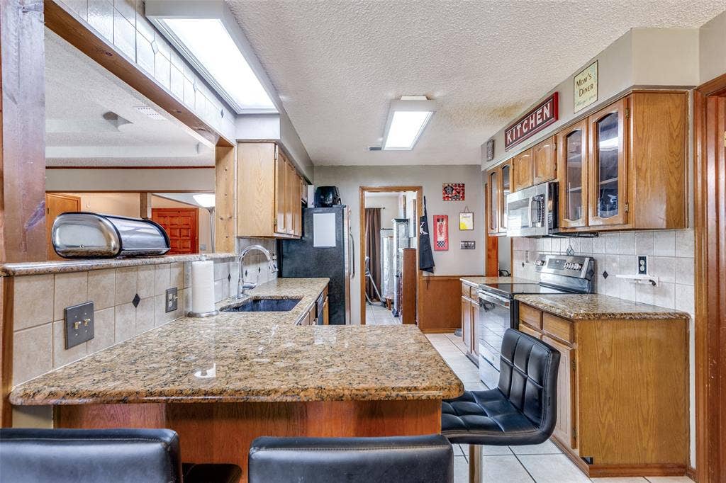 212 Casas Del Sur Street, Granbury, TX 76049 212 Casas Del Sur Street, Granbury, TX 76049