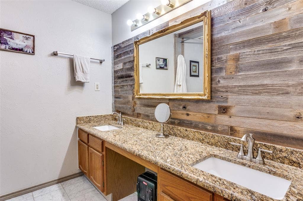 212 Casas Del Sur Street, Granbury, TX 76049 212 Casas Del Sur Street, Granbury, TX 76049