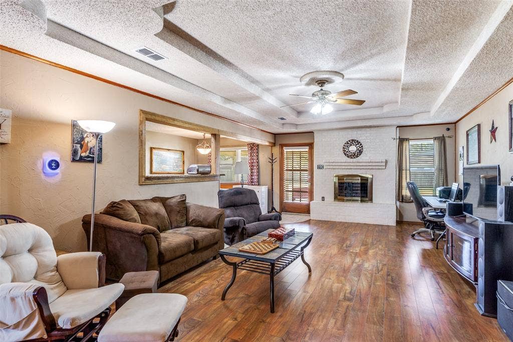 212 Casas Del Sur Street, Granbury, TX 76049 212 Casas Del Sur Street, Granbury, TX 76049