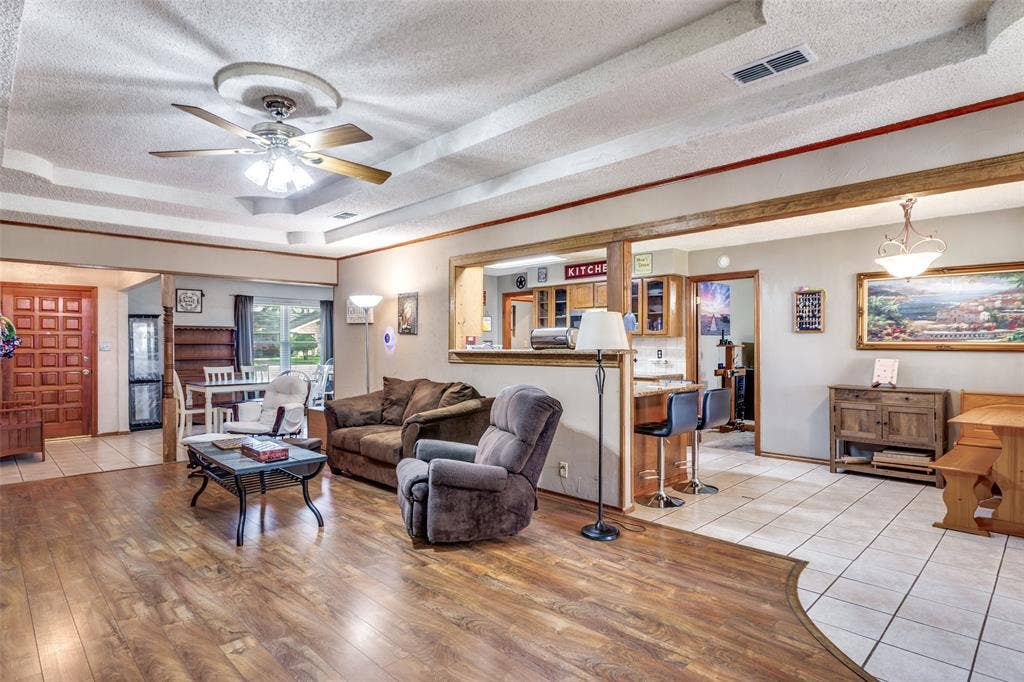 212 Casas Del Sur Street, Granbury, TX 76049 212 Casas Del Sur Street, Granbury, TX 76049