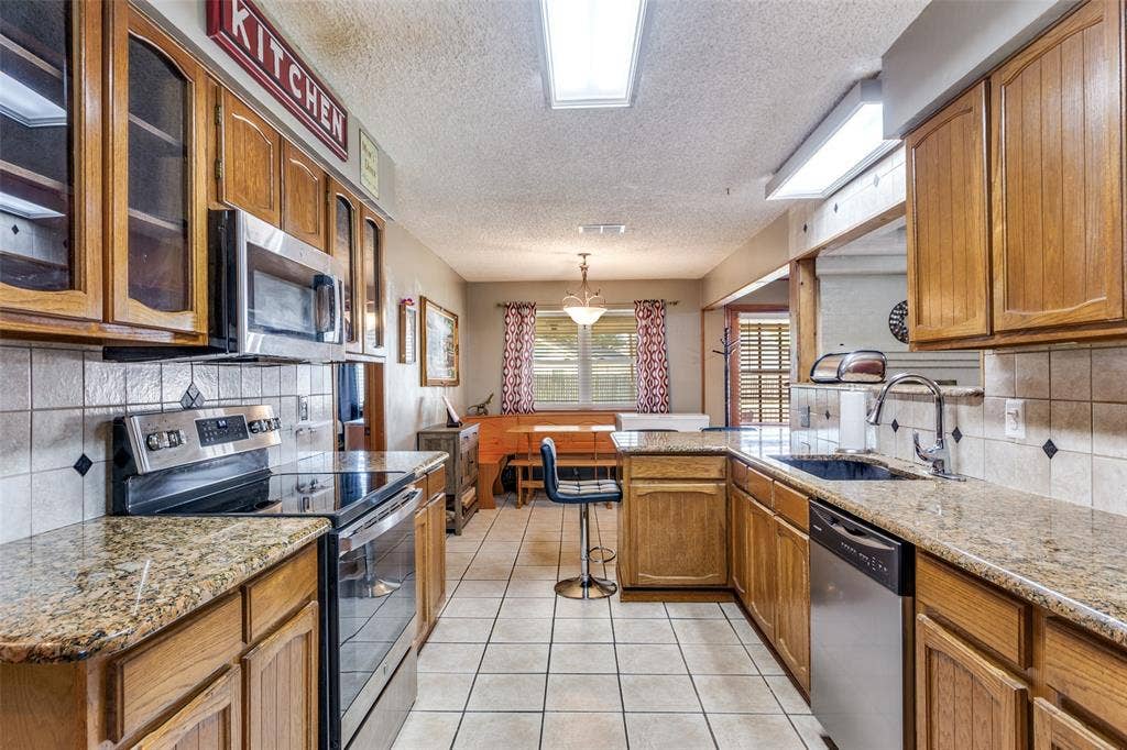 212 Casas Del Sur Street, Granbury, TX 76049 212 Casas Del Sur Street, Granbury, TX 76049