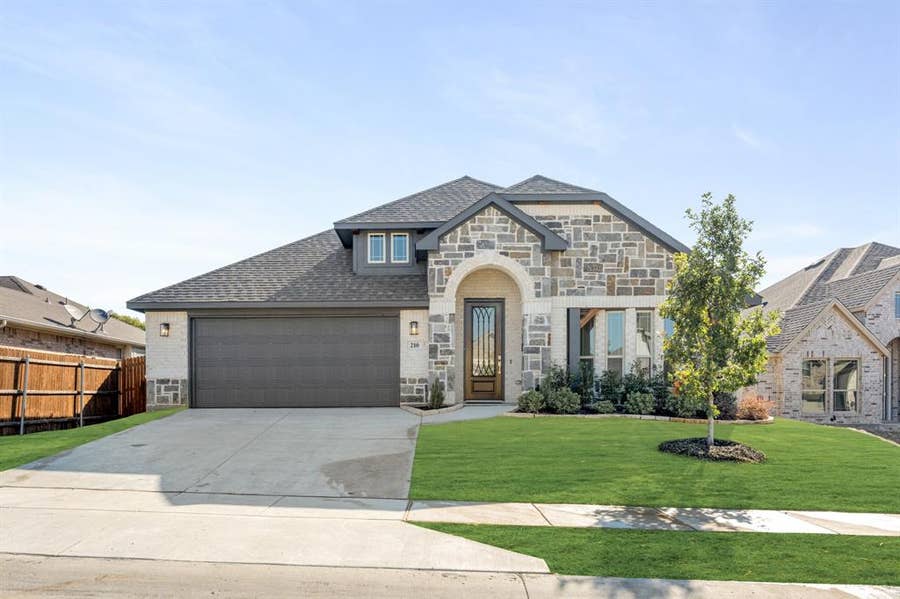 Property photo for 210 Comanche Trail, Alvarado, TX