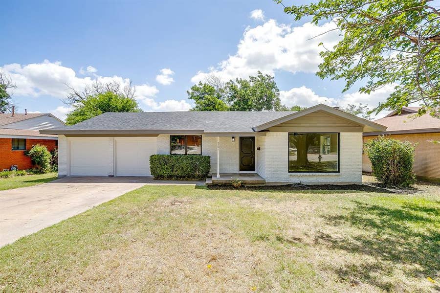 Property photo for 3501 Cimmaron Trail, Fort Worth, TX