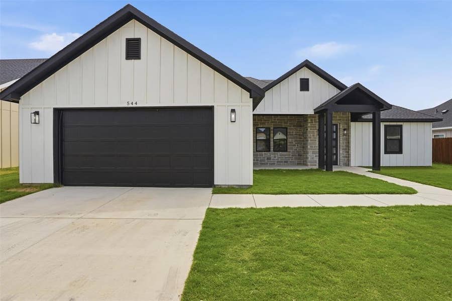 Property photo for 544 Highview Court, Godley, TX