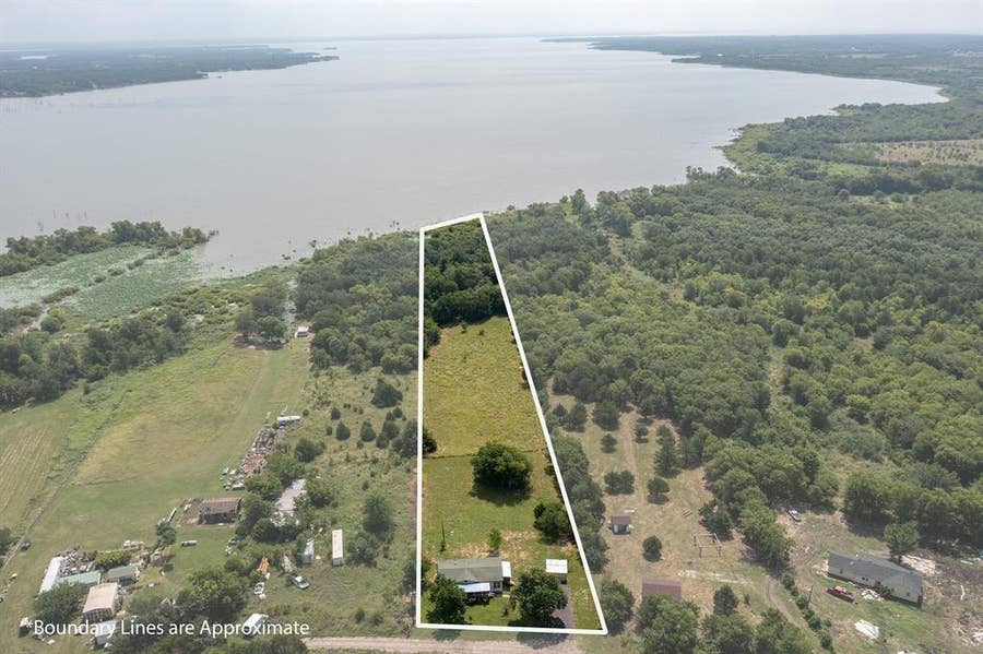 Property photo for 1006 S Telegraph Circle, Quinlan, TX