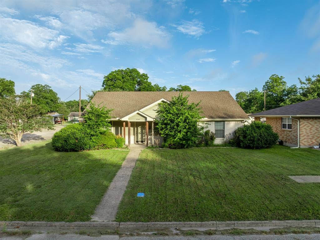 210 S Reagan Street, West, TX 76691 210 S Reagan Street, West, TX 76691