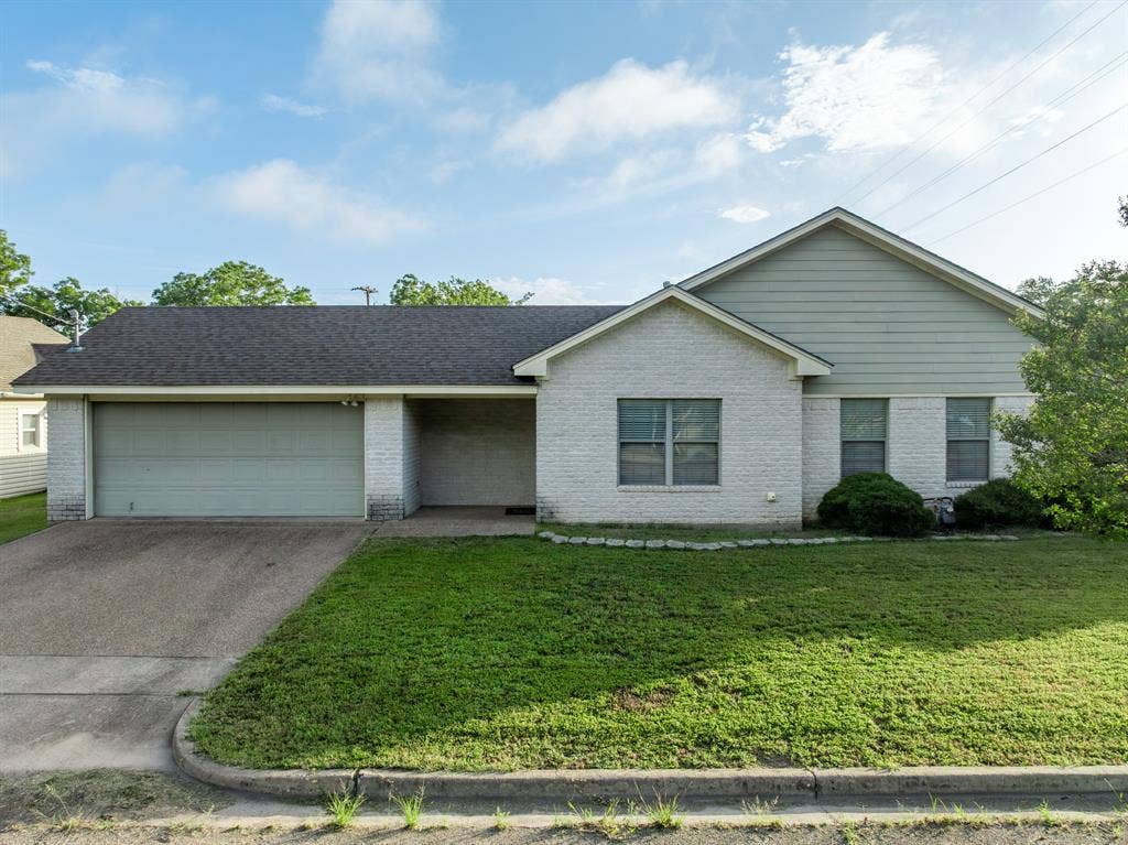 210 S Reagan Street, West, TX 76691 210 S Reagan Street, West, TX 76691