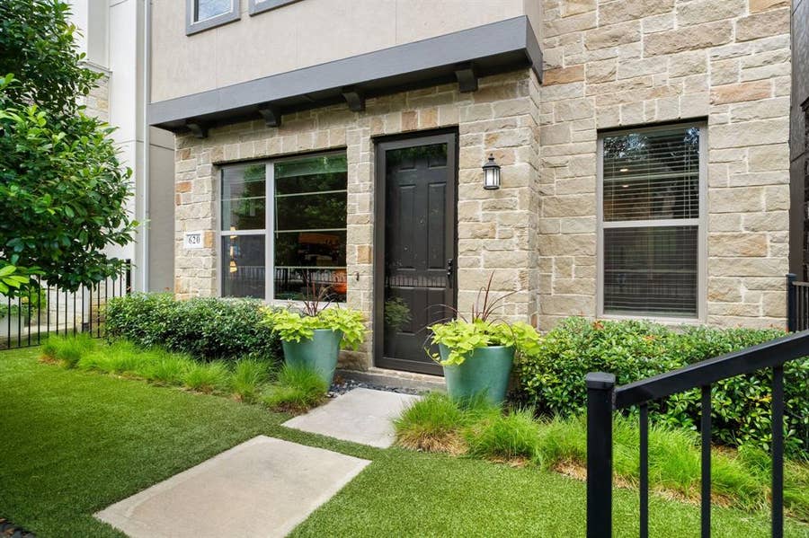 Property photo for 620 Aspen Valley Lane, Dallas, TX
