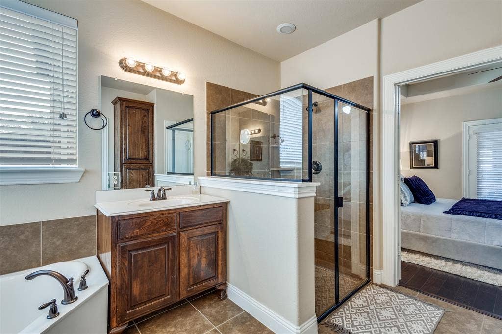 817 Deer Ridge Trail, McKinney, TX 75072 Master bathroom with large walk in shower
