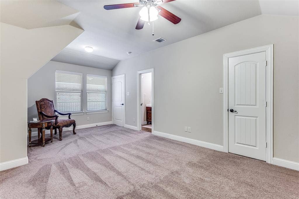 817 Deer Ridge Trail, McKinney, TX 75072 3nd bedroom upstairs has pvt full bathroom -large enough for bed and sitting area -this room is huge