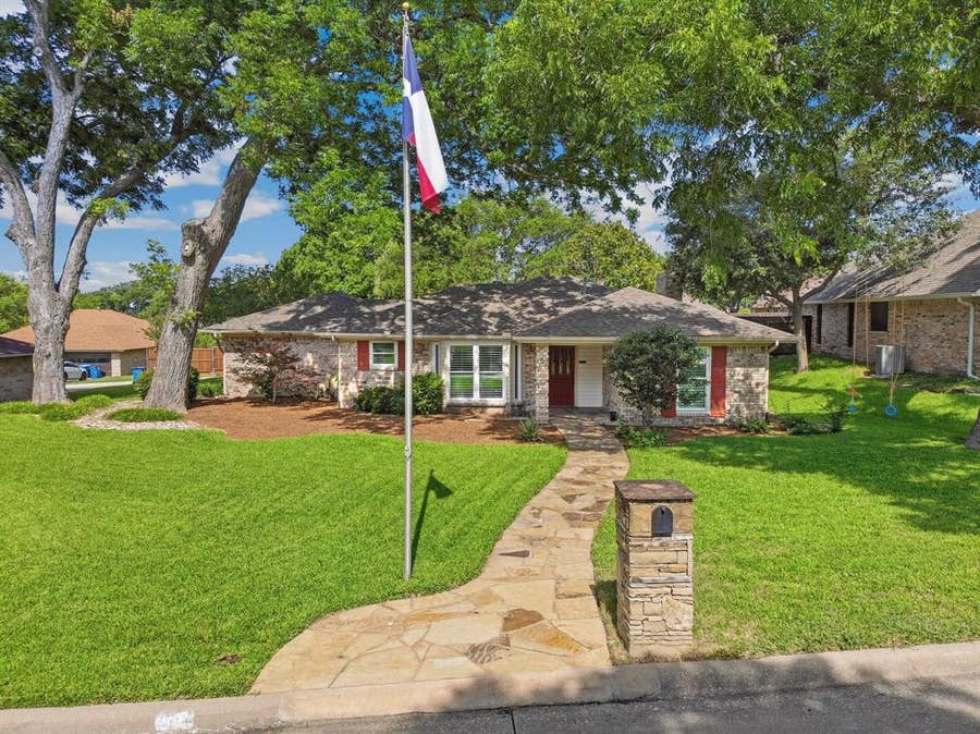 Property photo for 109 Crestwood Drive, Rockwall, TX