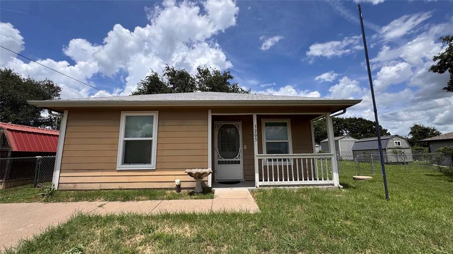 Property photo for 3203 Echo Trail, Granbury, TX