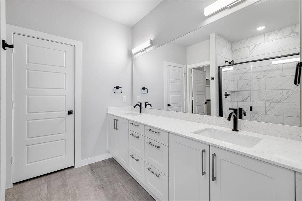 6600-6602 Florence Drive, Midlothian, TX 76065 Dual vanity featuring integrated sinks and matte black fixtures