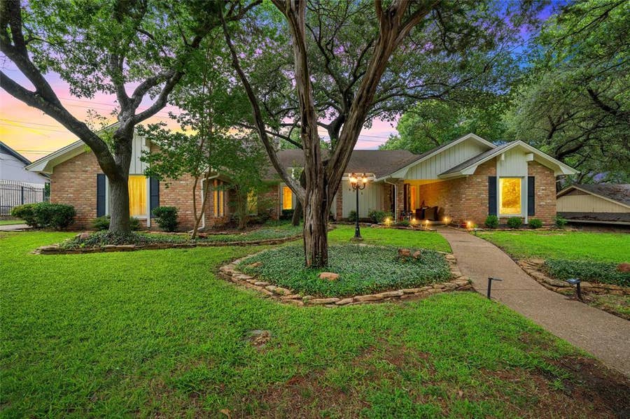 Property photo for 9913 Burgundy Lane, Woodway, TX