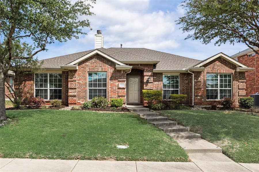 Property photo for 1260 Highbluff Lane, Rockwall, TX