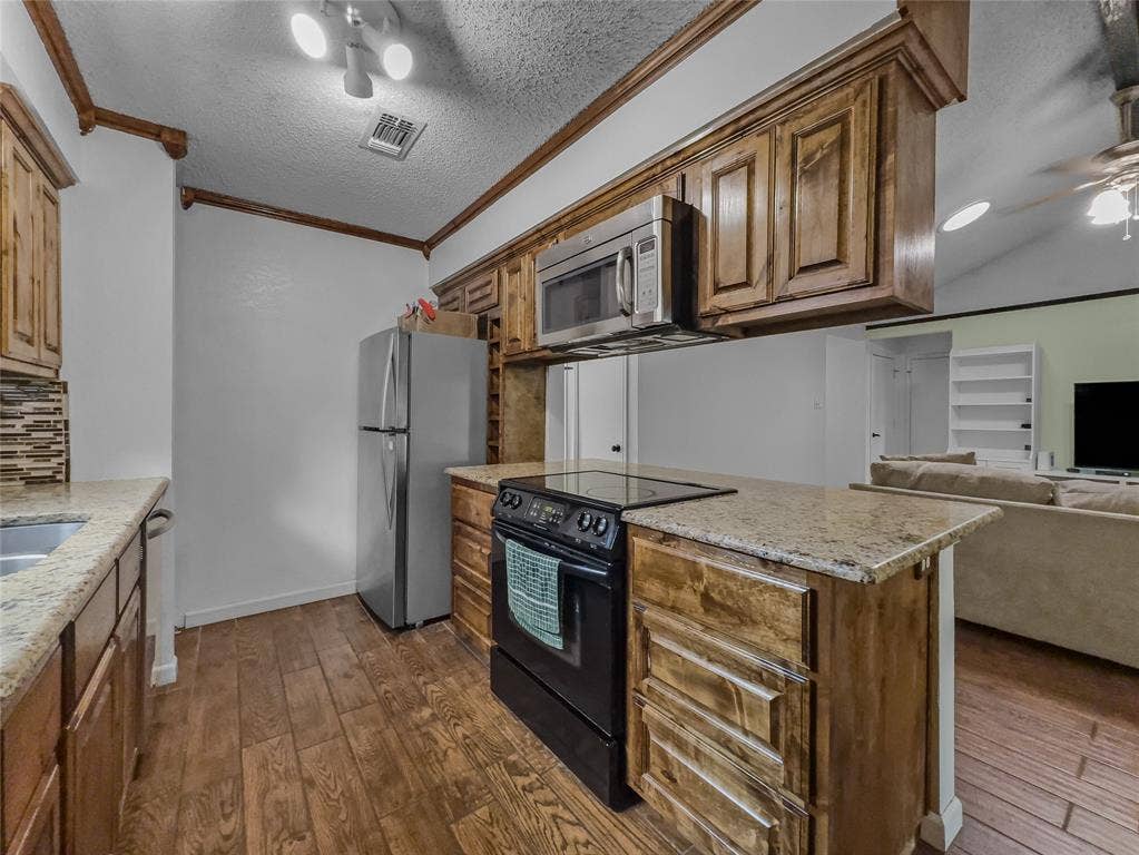 6412 Storm Drive, Watauga, TX 76148 6412 Storm Drive, Watauga, TX 76148