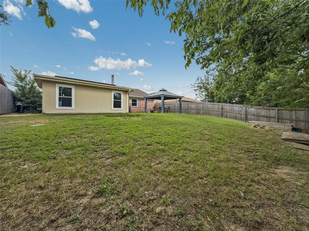 6412 Storm Drive, Watauga, TX 76148 6412 Storm Drive, Watauga, TX 76148
