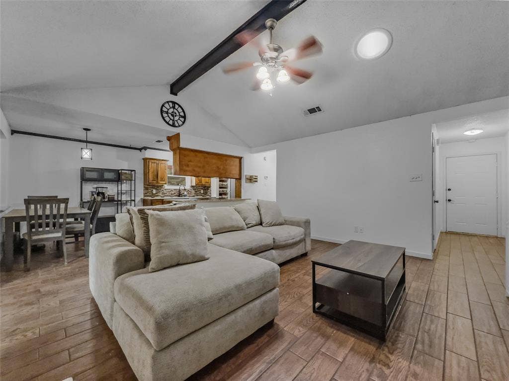 6412 Storm Drive, Watauga, TX 76148 6412 Storm Drive, Watauga, TX 76148