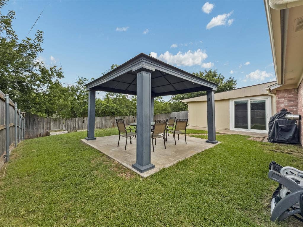 6412 Storm Drive, Watauga, TX 76148 6412 Storm Drive, Watauga, TX 76148