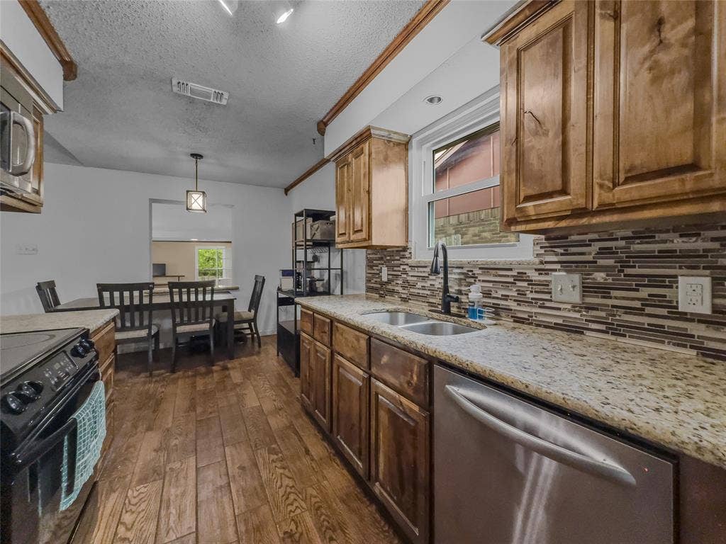 6412 Storm Drive, Watauga, TX 76148 Lots of prep space!